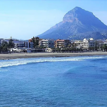 Cozy Walking Distance To The Arenal Apartment